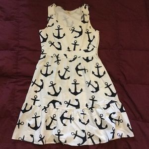 Adorable fun dress w pockets. Must have! Love this